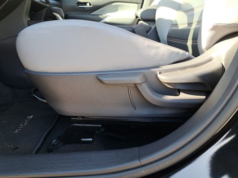 Certified 2024 Nissan Kicks SR w/ SR Premium Package FWD image 17