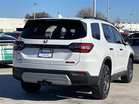 New 2025 Honda Pilot TrailSport image 4