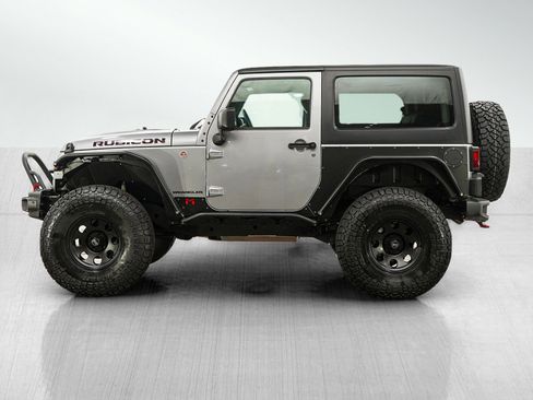 Used 2017 Jeep Wrangler Rubicon AWD/4WD image 2