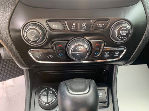 Certified 2022 Jeep Cherokee Trailhawk image 36