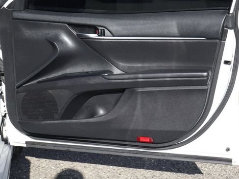 Used 2020 Toyota Camry SE FWD image 41