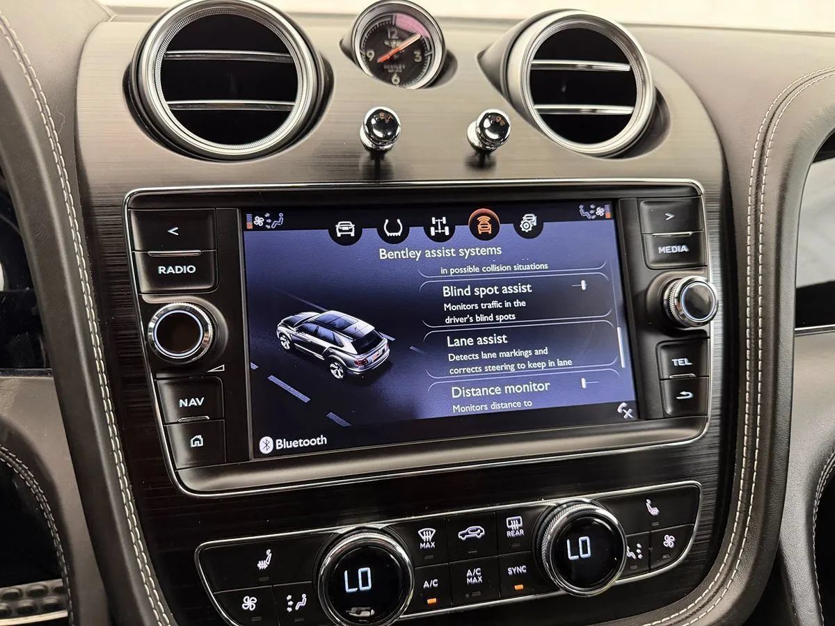 Used 2017 Bentley Bentayga AWD/4WD image 19