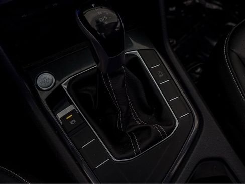 Used 2024 Volkswagen Tiguan SE image 14