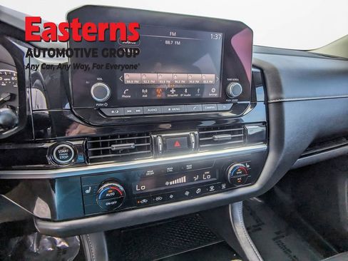 Used 2022 Nissan Pathfinder SV AWD/4WD image 24