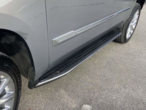 Used 2019 Cadillac Escalade Premium Luxury image 33