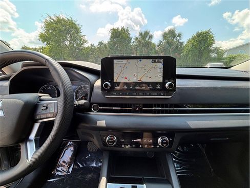 Used 2023 Mitsubishi Outlander SE image 11