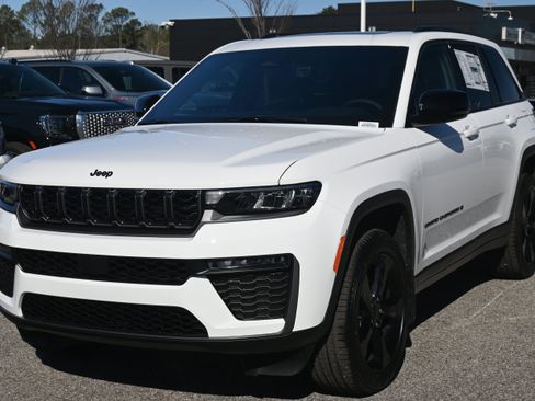 New 2026 Jeep Grand Cherokee Limited w/ Limited Altitude Package RWD image 3