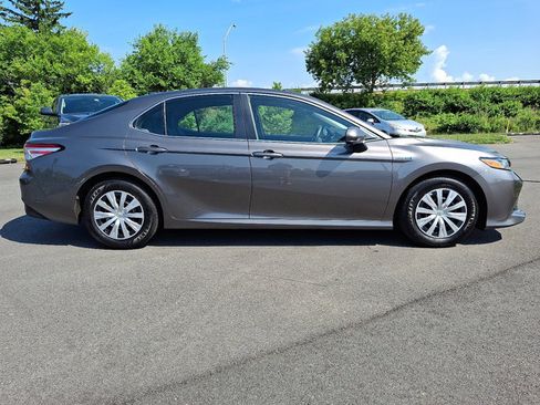 Used 2019 Toyota Camry LE FWD image 8