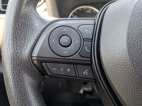 Used 2022 Toyota RAV4 LE AWD/4WD image 19