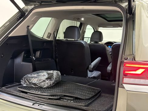 Used 2025 Volkswagen Atlas SEL Premium R-Line AWD/4WD image 9