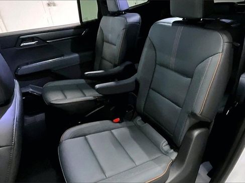 Used 2025 GMC Acadia AT4 image 21