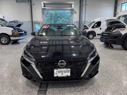 Used 2024 Nissan Altima 2.5 SV w/ SV Premium Package AWD/4WD image 2