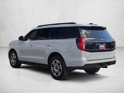 Used 2025 Ford Expedition Active image 8