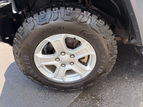 Used 2019 Jeep Wrangler Unlimited Sport S AWD/4WD image 16