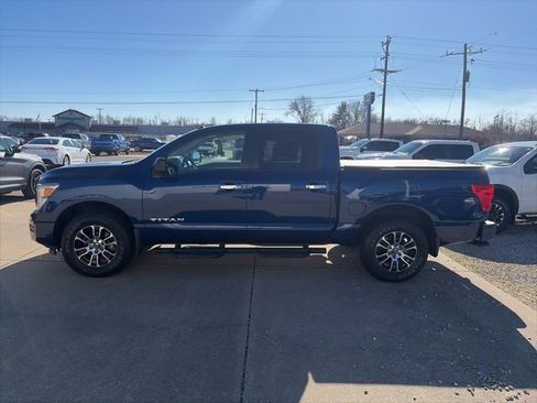 Used 2021 Nissan Titan SV w/ SV Convenience Package image 3