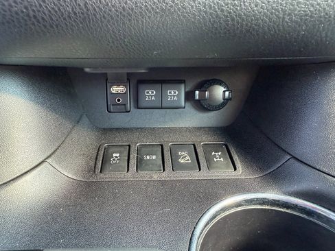 Used 2017 Toyota Highlander XLE image 25