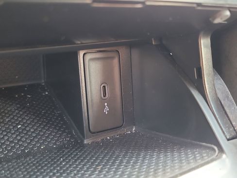 Used 2021 Volkswagen Golf 4-Door FWD image 23