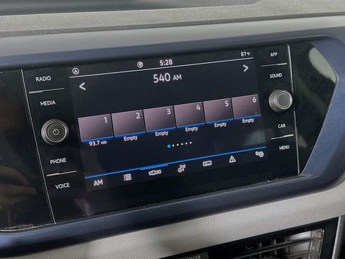 Used 2023 Volkswagen Taos SE w/ Panoramic Sunroof Package FWD image 19