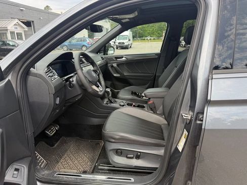 Used 2022 Volkswagen Tiguan SE R-Line AWD/4WD image 10