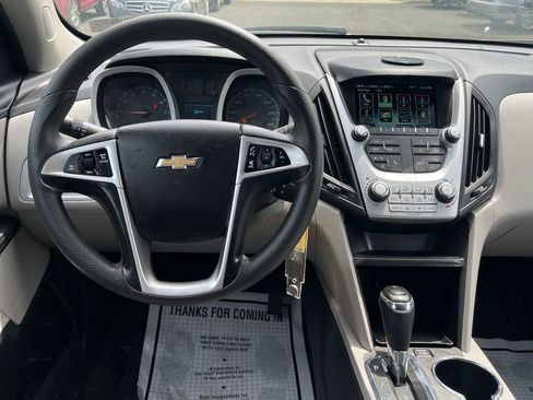 Used 2017 Chevrolet Equinox LT image 18