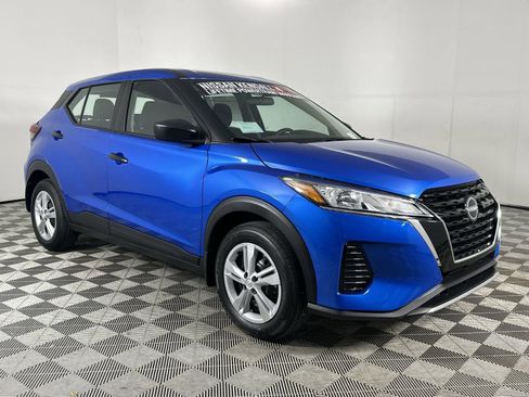 Used 2025 Nissan Kicks Play S FWD image 2