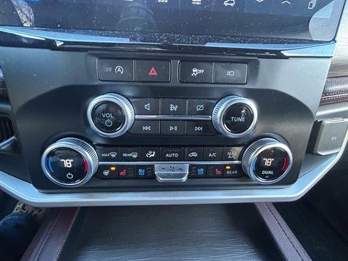 Used 2024 Ford Expedition Limited image 18