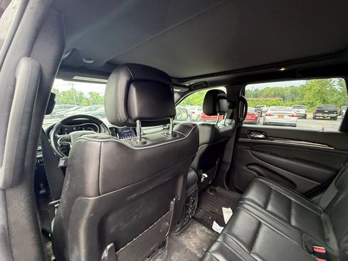 Used 2019 Jeep Grand Cherokee Overland AWD/4WD image 14