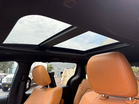 Certified 2023 Chrysler Pacifica Pinnacle FWD image 10