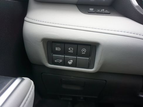 Used 2024 Toyota Highlander Limited FWD image 5