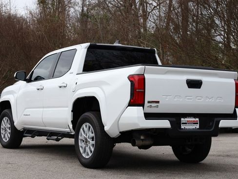 Used 2025 Toyota Tacoma SR5 image 5
