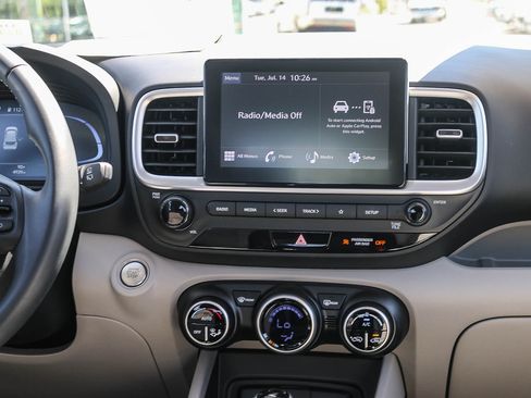 Certified 2024 Hyundai Venue SEL FWD image 17