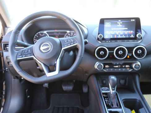 Used 2025 Nissan Sentra SR w/ SR Premium Package image 6