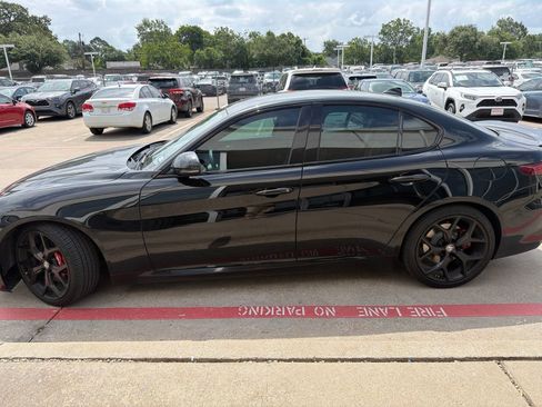 Used 2020 Alfa Romeo Giulia w/ Quick Order Package 22K Sport RWD image 4