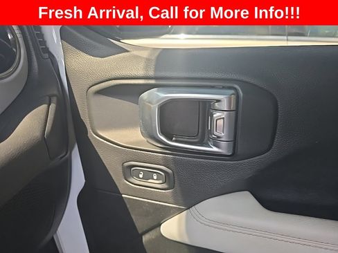 Used 2022 Jeep Wrangler Unlimited Sahara AWD/4WD image 17