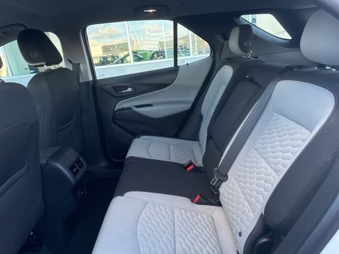 Used 2020 Chevrolet Equinox LS image 16