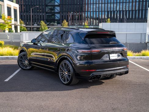 Certified 2021 Porsche Cayenne Turbo S AWD/4WD image 3