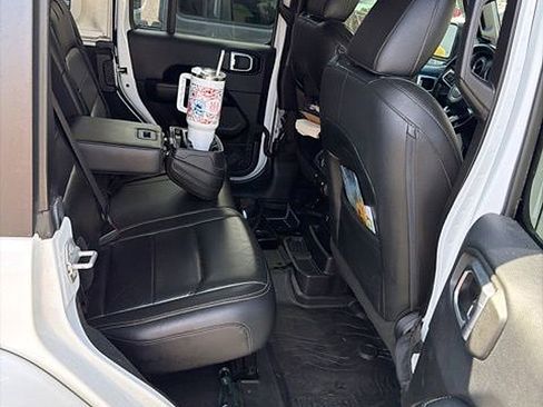 Used 2018 Jeep Wrangler Unlimited Sahara AWD/4WD image 10
