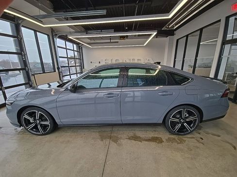 Used 2023 Honda Accord Sport image 2