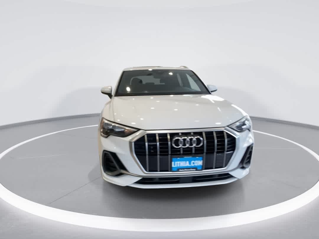 Used 2020 Audi Q3 2.0T Premium w/ Convenience Package AWD/4WD image 3