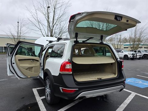 Used 2015 Volvo XC70 T6 Platinum w/ Protection Package image 27