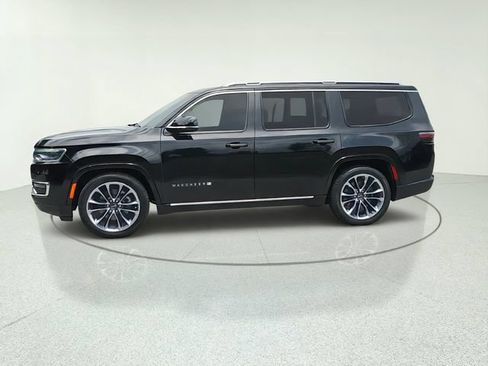 Used 2023 Jeep Wagoneer Series III w/ Premium Group I AWD/4WD image 2