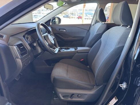 Used 2023 Nissan Rogue SV image 9