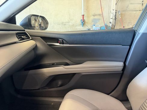 Used 2018 Toyota Camry SE w/ Moonroof Package FWD image 35
