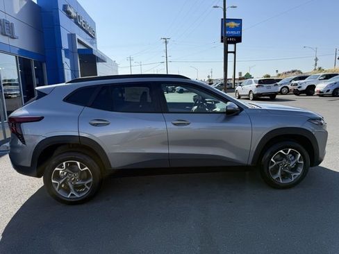 New 2025 Chevrolet Trax LT w/ Driver Confidence Package image 9
