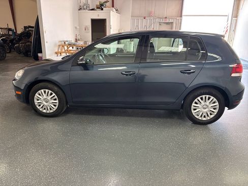 Used 2011 Volkswagen Golf 4-Door FWD image 7