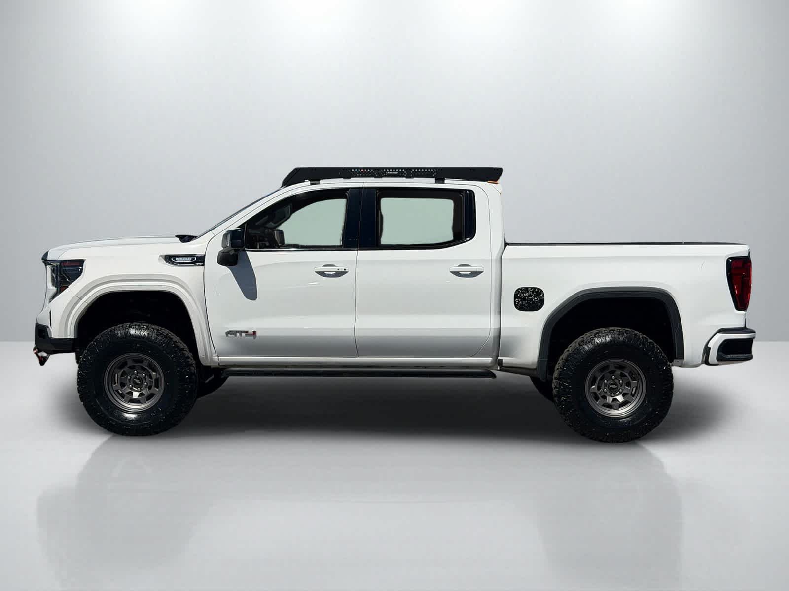 Used 2023 GMC Sierra 1500 AT4 AWD/4WD image 2