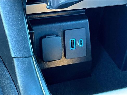 Used 2023 Ford Explorer XLT image 16