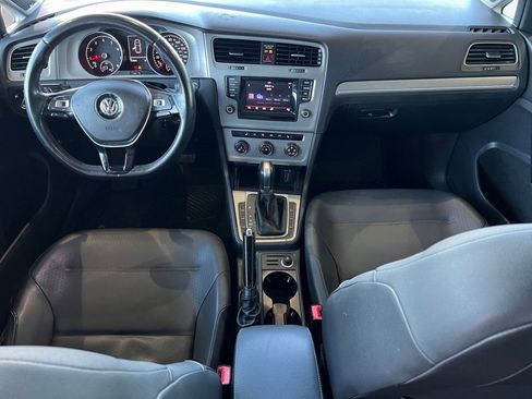 Used 2015 Volkswagen Golf S image 39