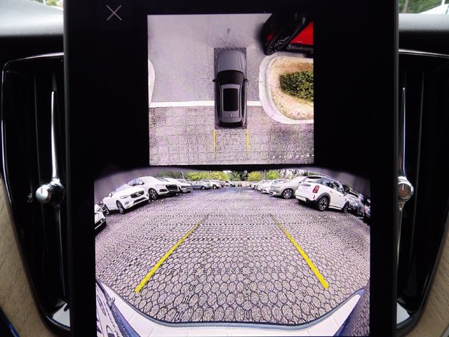 Certified 2026 Volvo XC60 B5 Plus AWD/4WD image 24