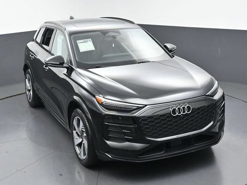 Used 2025 Audi Q6 e-tron Premium Plus w/ Premium Plus AWD/4WD image 40